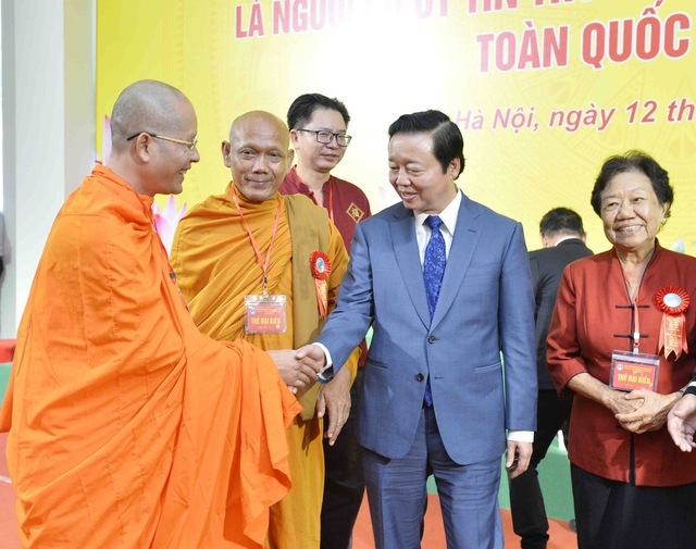 Phó Thủ tướng Trần Hồng Hà thăm hỏi, động viên, trò chuyện với các đại biểu bên lề Hội nghị 