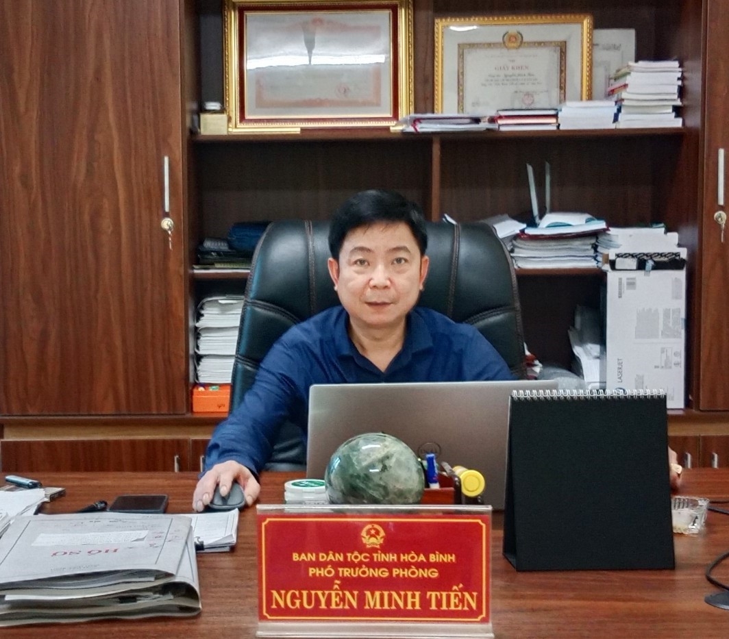 Ông Nguyễn Minh Tiến, Phó Chánh Văn phòng điều phối Chương trình MTQG 1719 giai đoạn 2021-2025 tỉnh Hòa Bình, Phó Trưởng phòng Chính sách Dân tộc, Ban Dân tộc tỉnh Hòa Bình. (Ảnh Thế Duy)