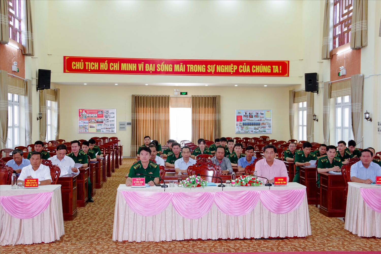  Quang cảnh các đại biểu dự bế mạc lớp bồi dưỡng tiếng Khmer năm 2023 tại Bộ chỉ huy BĐBP tỉnh Sóc Trăng 