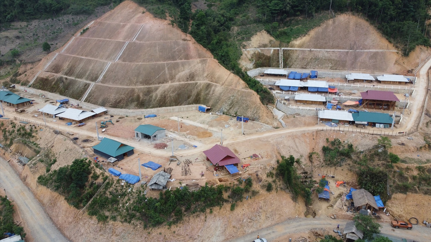 Khu tái định cư bản Ón, xã Tam Chung được xây dựng giúp 42 hộ dân đồng bào Mông có chỗ ở ổn định