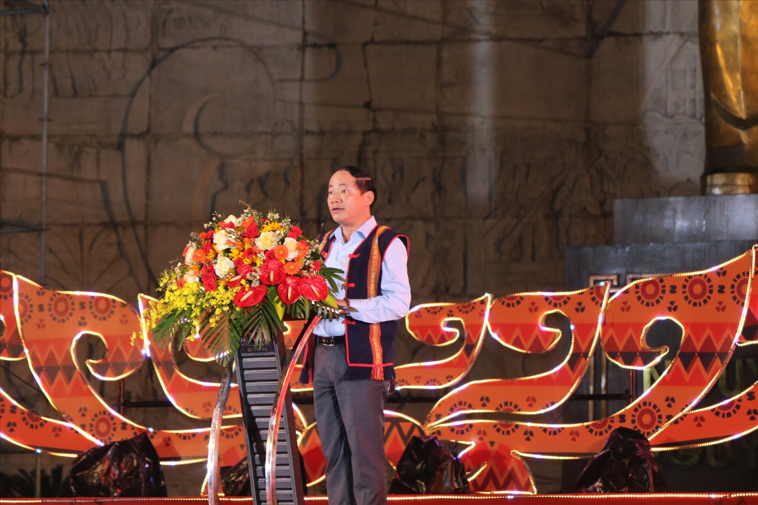 Chủ tịch UBND tỉnh Bình Định Phạm Anh Tuấn phát biểu Khai mạc liên hoan