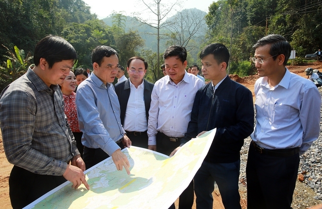 Phó Thủ tướng Chính Phủ Trần Lưu Quang kiểm tra dự án đường bộ nối thị trấn Nà Phặc với xã Thượng Quan, huyện Ngân Sơn, tỉnh Bắc Kạn thuộc Chương trình MTQG 1719 ngày 13/2/2023)
