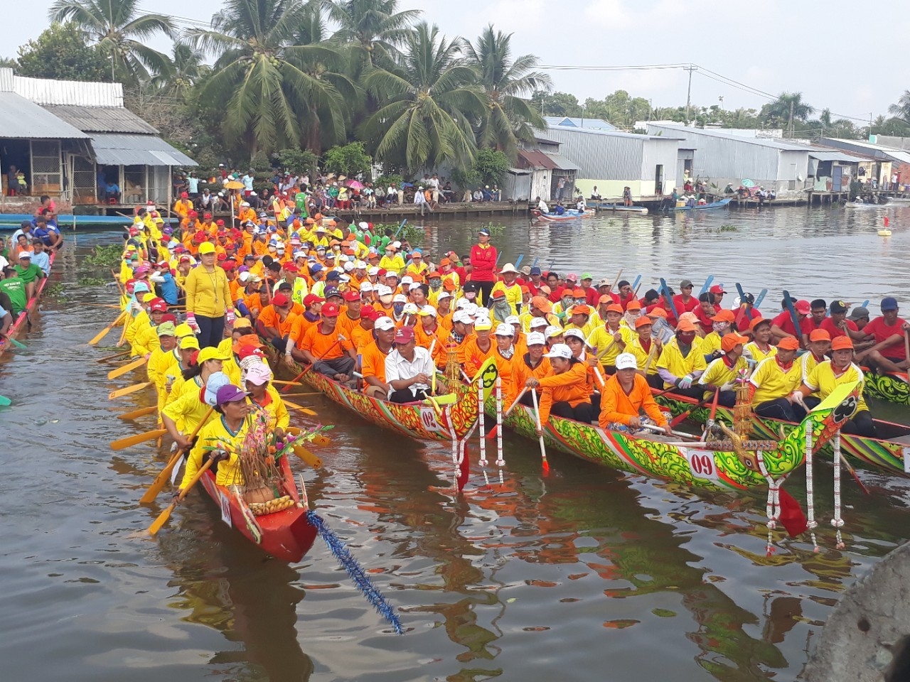 Được sự quan tâm của chính quyền địa phương, các lễ hội của người Khmer diễn ra vui tươi, sôi nổi.