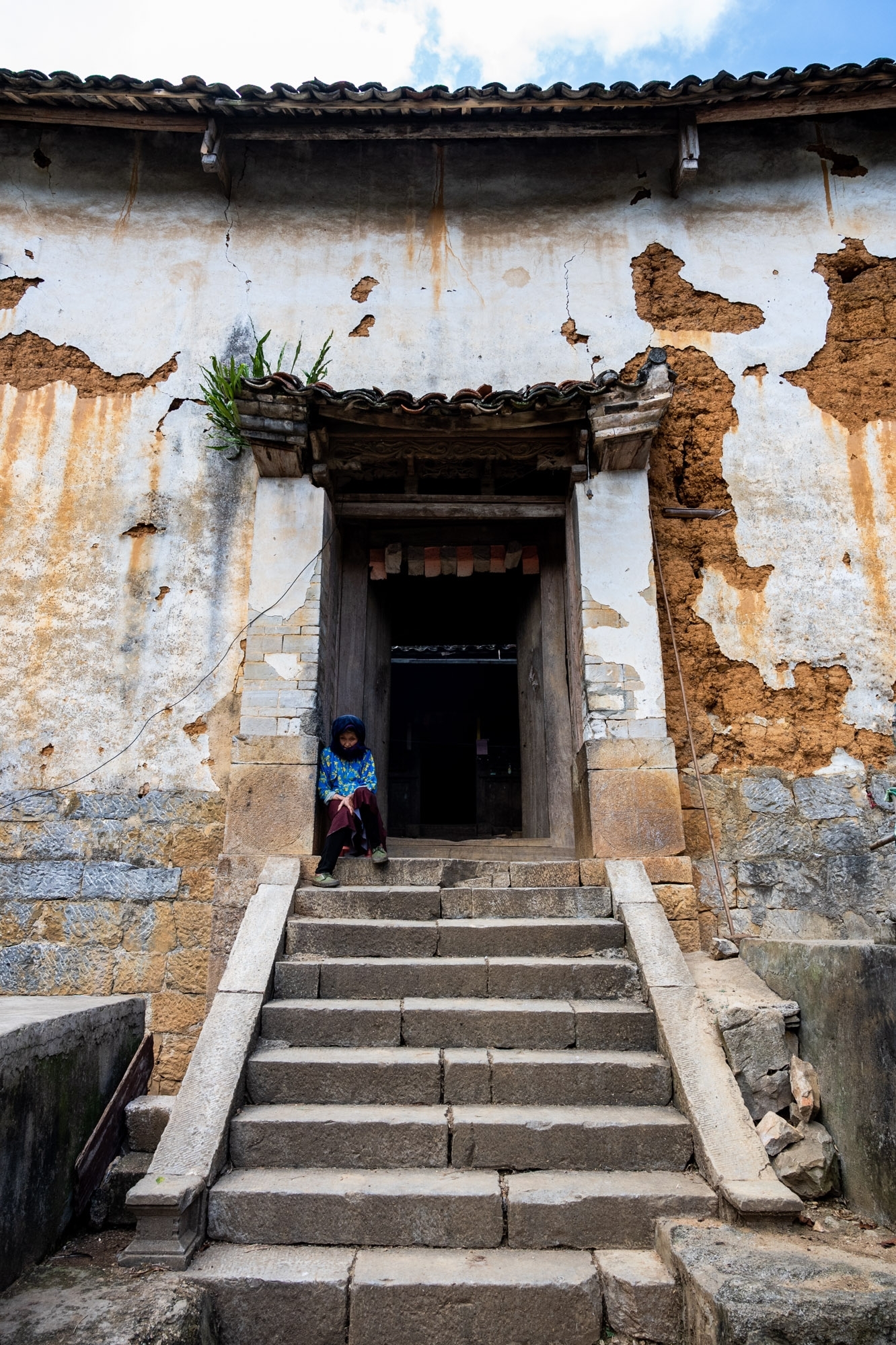 (BCĐ- Thông tin đối ngoại) Bí ẩn ngôi nhà cổ họ Vừ có niên đại trên 100 tuổi ở Há Súng, Đồng Văn, Hà Giang 2