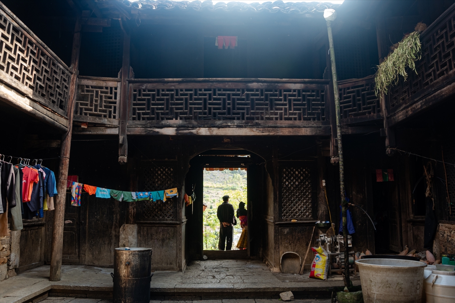 (BCĐ- Thông tin đối ngoại) Bí ẩn ngôi nhà cổ họ Vừ có niên đại trên 100 tuổi ở Há Súng, Đồng Văn, Hà Giang 4