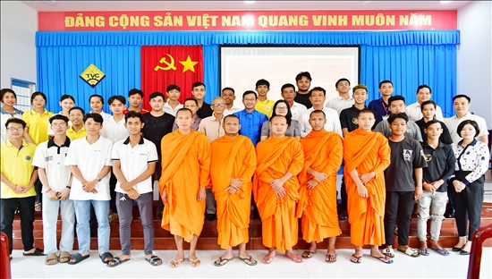 Chương trình thu hút hơn 50 học viên là các vị chư tăng, thanh thiếu niên đến từ huyện Châu Thành, TP. Trà Vinh và Trường Đại học Trà Vinh tham gia 