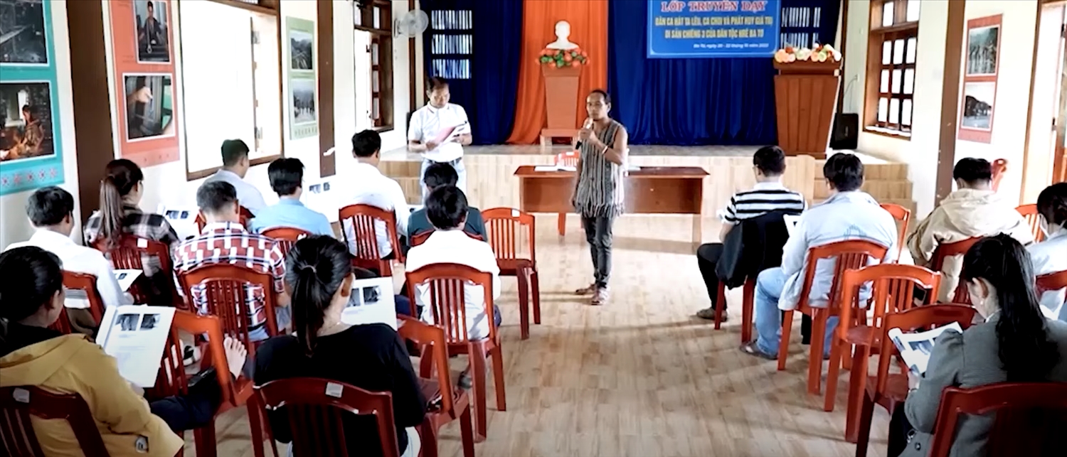 Lớp học dân ca H’re của nghệ nhân Phạm Văn Sây