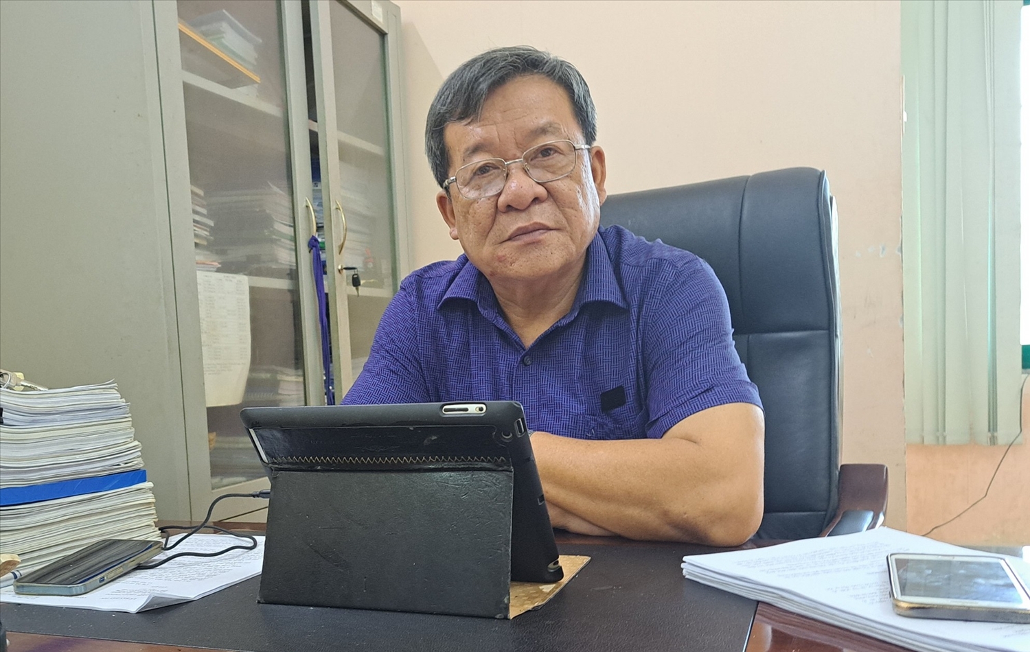 Ông Bùi Tiến Dũng, Phó Trưởng Ban Dân tộc tỉnh Bình Định trao đổi với phóng viên về việc thực hiện Chương trình MTQG 1719