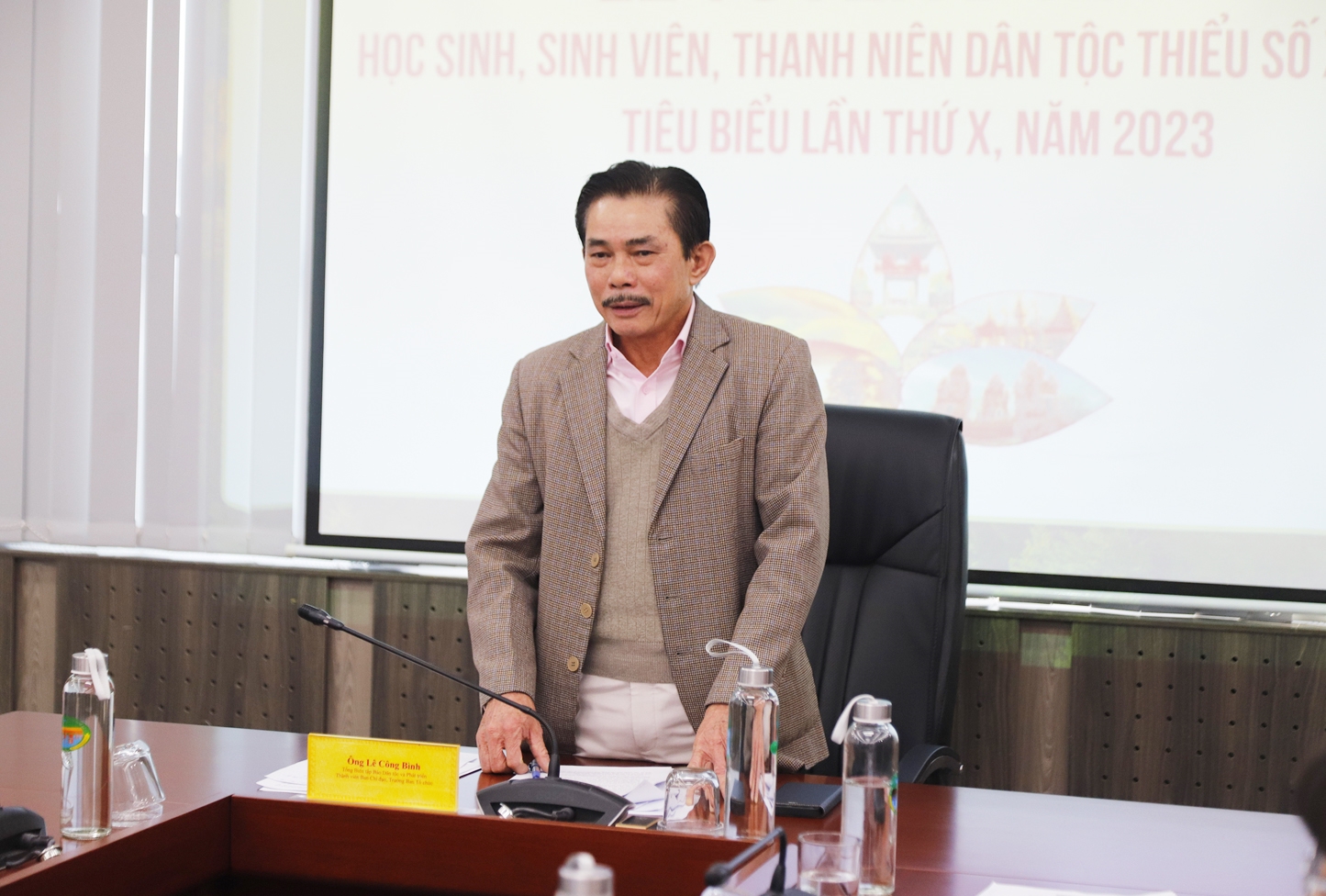 Ông Lê Công Bình - Tổng Biên tập Báo Dân tộc và Phát triển - Trưởng Ban Tổ chức Lễ Tuyên dương phát biểu tại họp báo