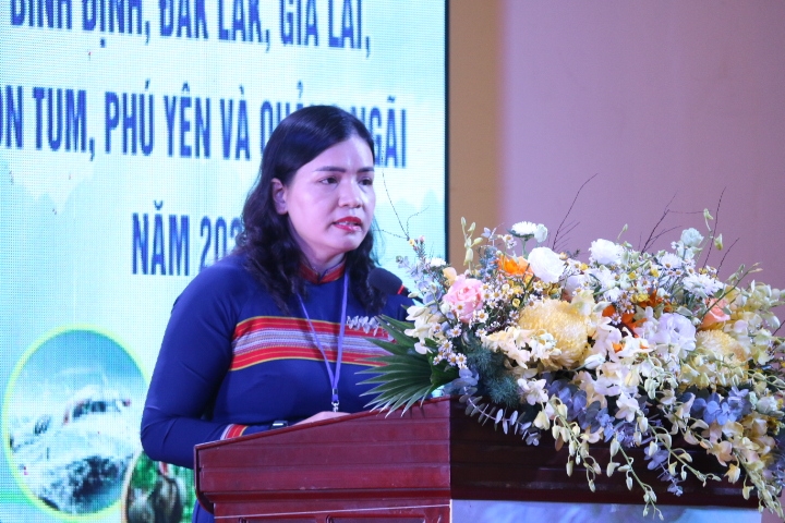 Bà Y Ngọc, Phó Chủ tịch UBND tỉnh Kon Tum phát biểu khai mạc Hội nghị