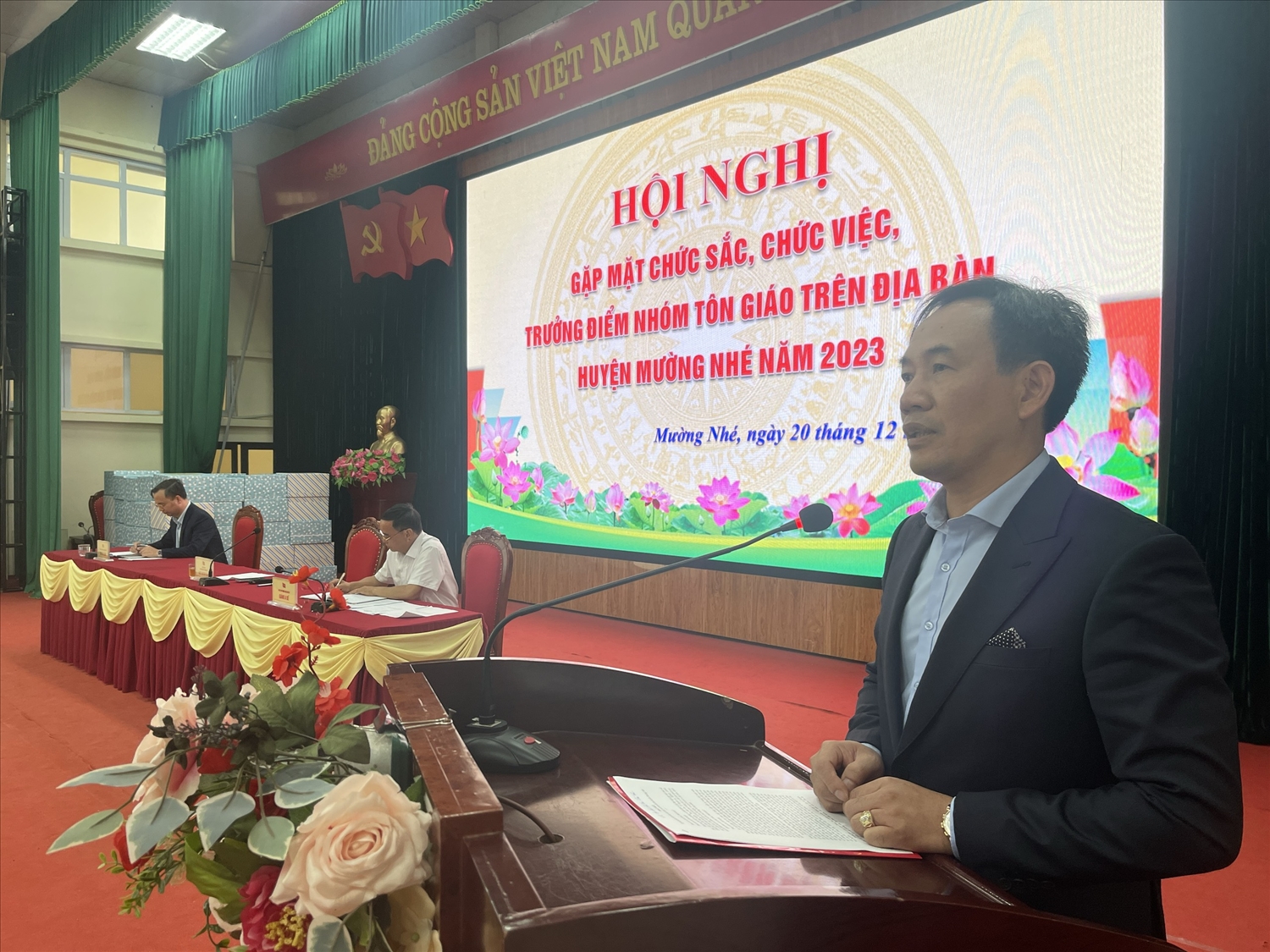 Ông Bùi Minh Hải, Bí thư Huyện ủy Mường Nhé phát biểu tại Hội nghị