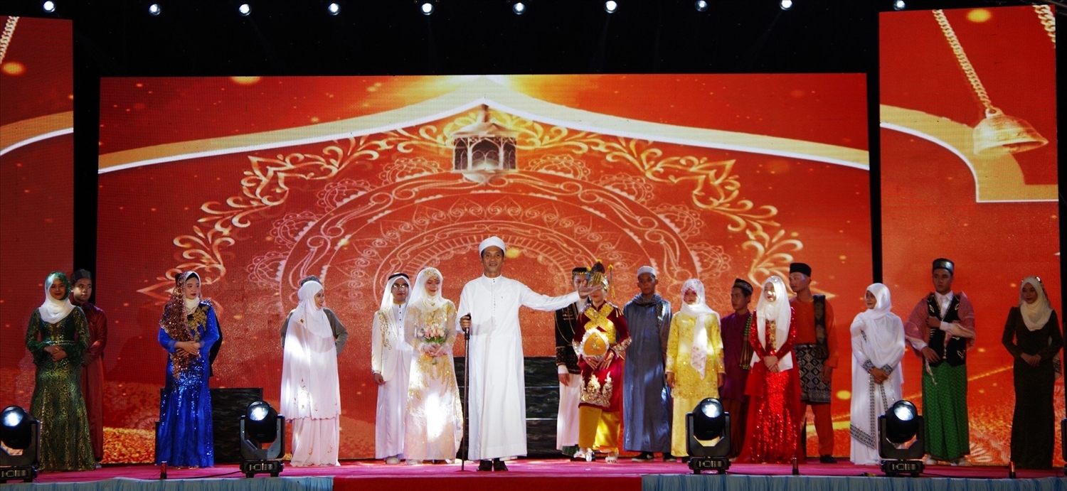 Nghi lễ vòng đời của người Chăm Islam ở tỉnh An Giang được sân khấu hoá ( trong ảnh là Nghi lễ giai đoạn trưởng thành)