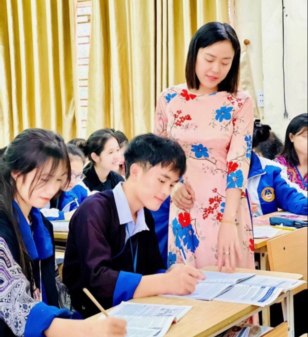 Em Sùng A Chua được thầy cô giáo đánh giá là một trong những học sinh gương mẫu của trường Phổ thông Vùng cao Việt Bắc
