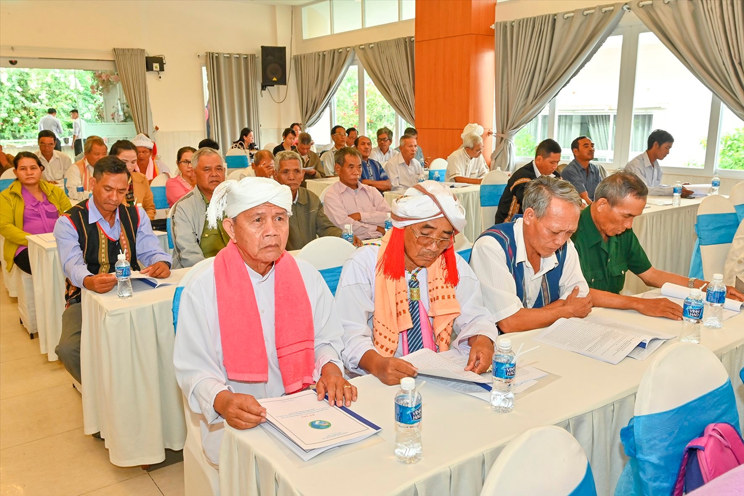 Những người có uy tín trong vùng đồng bào DTTS tỉnh Bình Thuận tham dự Hội nghị