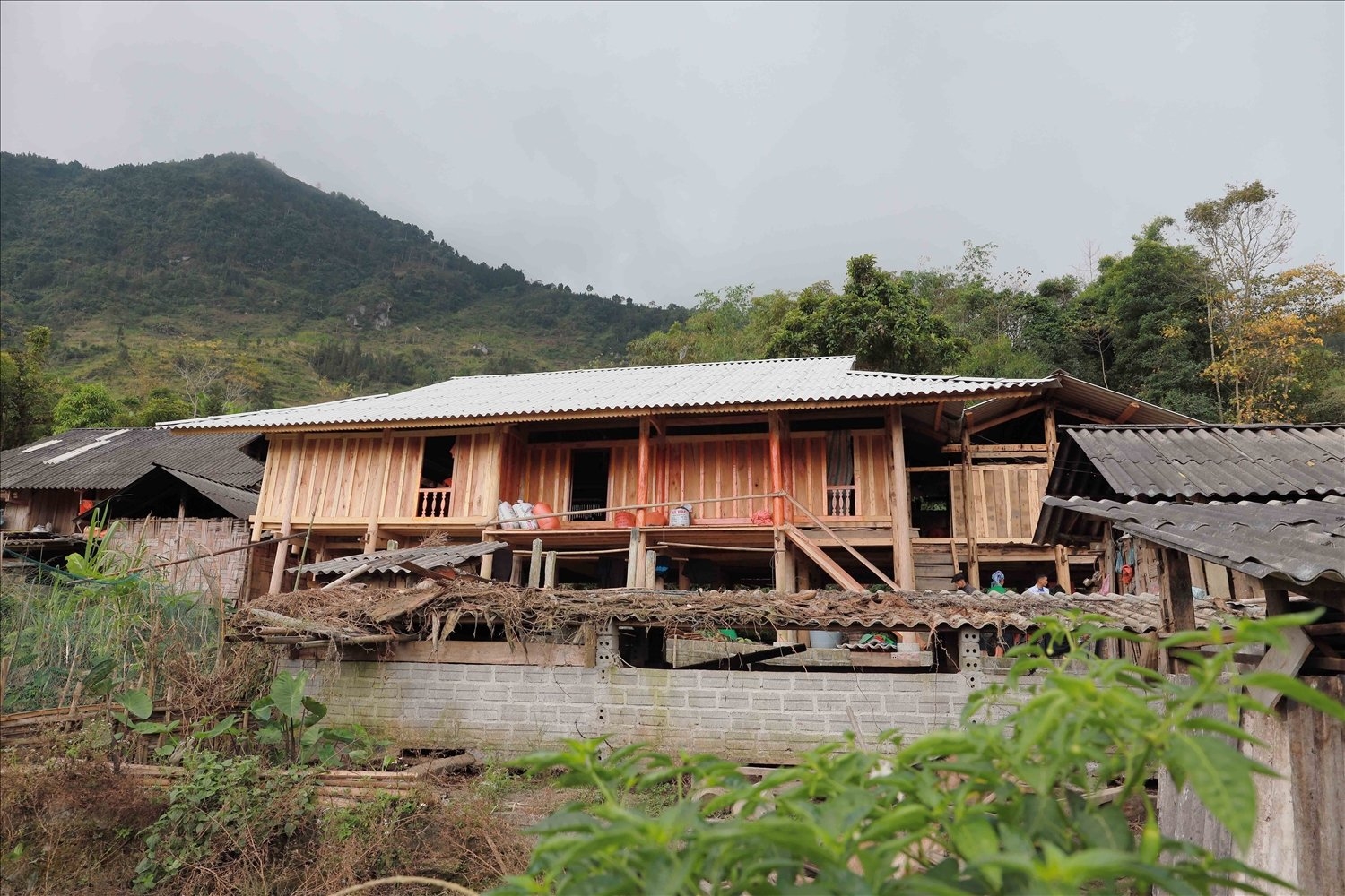 Căn nhà tại thôn Cóc Rế được nhà nước hỗ trợ xây dựng theo lối kiến trúc truyền thống của đồng bào dân tộc Nùng