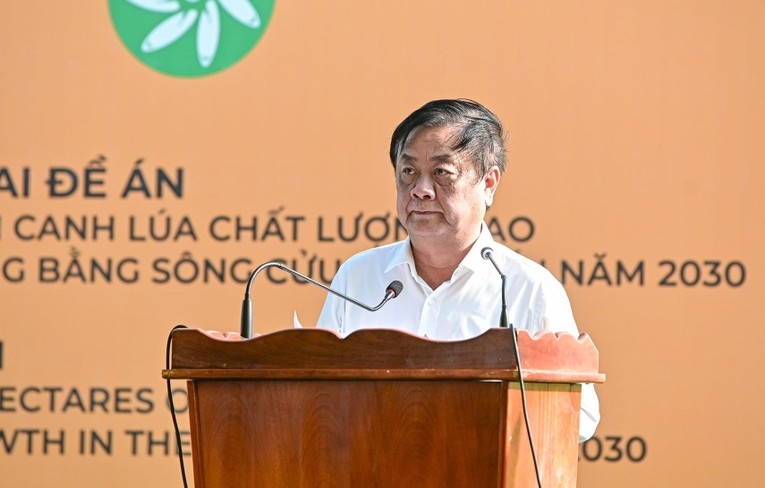Bộ trưởng Bộ NN&PTNT Lê Minh Hoan: Việc thực hiện Đề án sẽ gắn với tổ chức lại hệ thống sản xuất theo chuỗi giá trị, áp dụng các quy trình canh tác bền vững nhằm gia tăng giá trị, phát triển bền vững của ngành lúa gạo