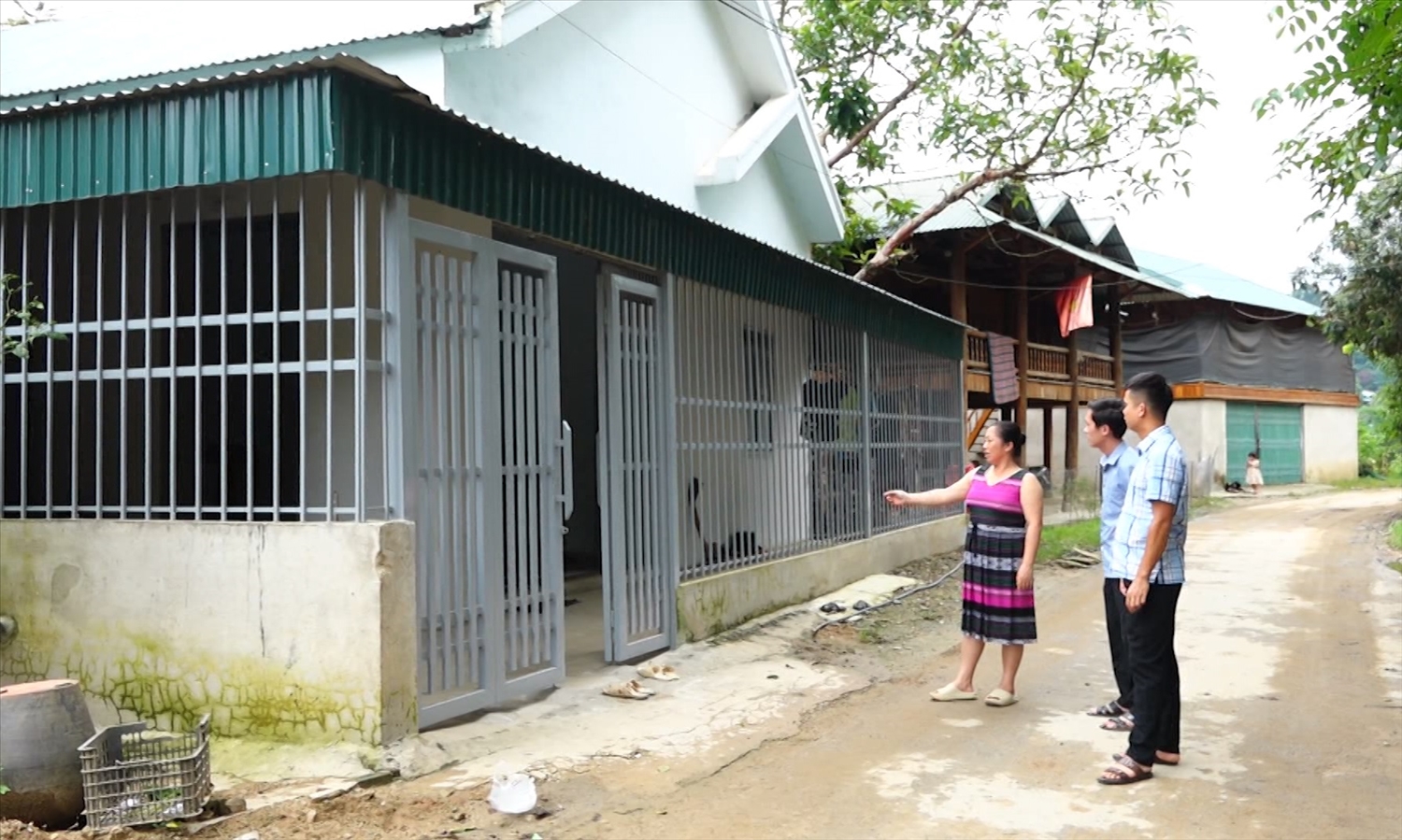 Căn nhà khang trang của gia đình bà Lò Thị Vĩnh, bản Nậm Cầy, xã Nậm Hàng, huyện Nậm Nhùn, tỉnh Lai Châu được xây dựng từ tiền gởi về của 2 người con đi xuất khẩu lao động tại Đài Loan.