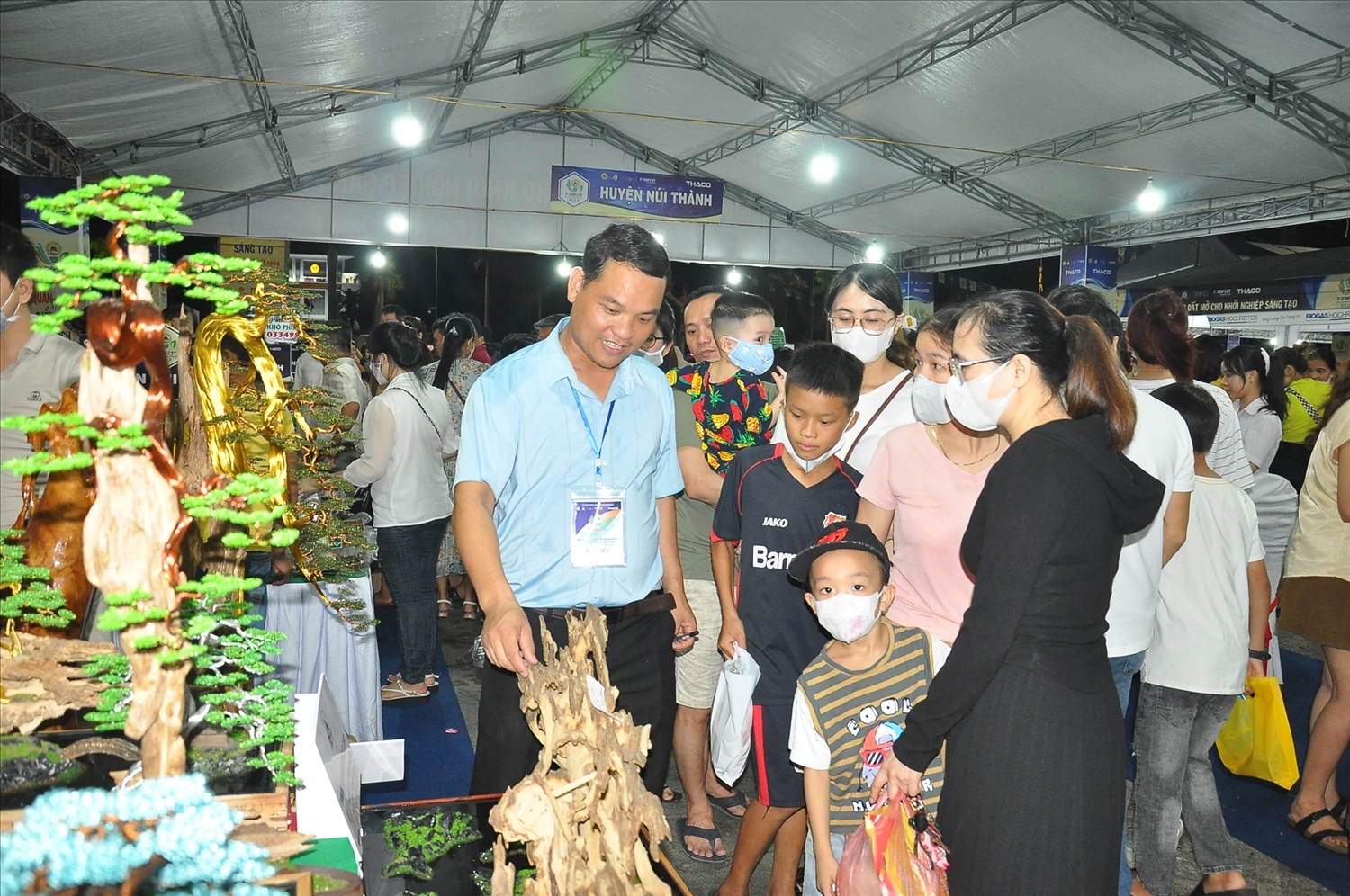 Gian hàng trưng bày tại Ngày hội khởi nghiệp sáng tạo Quảng Nam lần thứ 4 - TechFest Quang Nam 2023 với chủ đề “Lan tỏa khát vọng khởi nghiệp quốc gia”