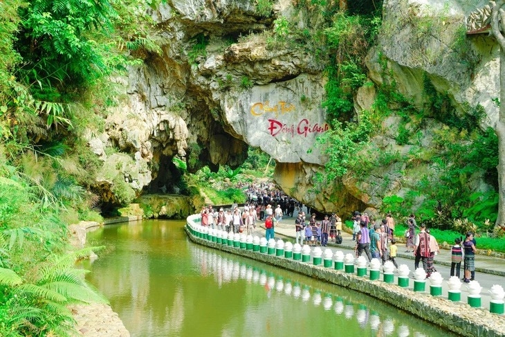 Các khu điểm du lịch miền núi Quảng Nam có lợi thế cảnh quan thiên nhiên và đa dạng văn hóa. Ảnh: Phương Thảo