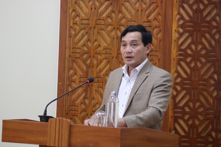 Ông Đinh Quốc Tuấn, Trưởng Ban Dân tộc tỉnh Kon Tum phát biểu tại Hội nghị