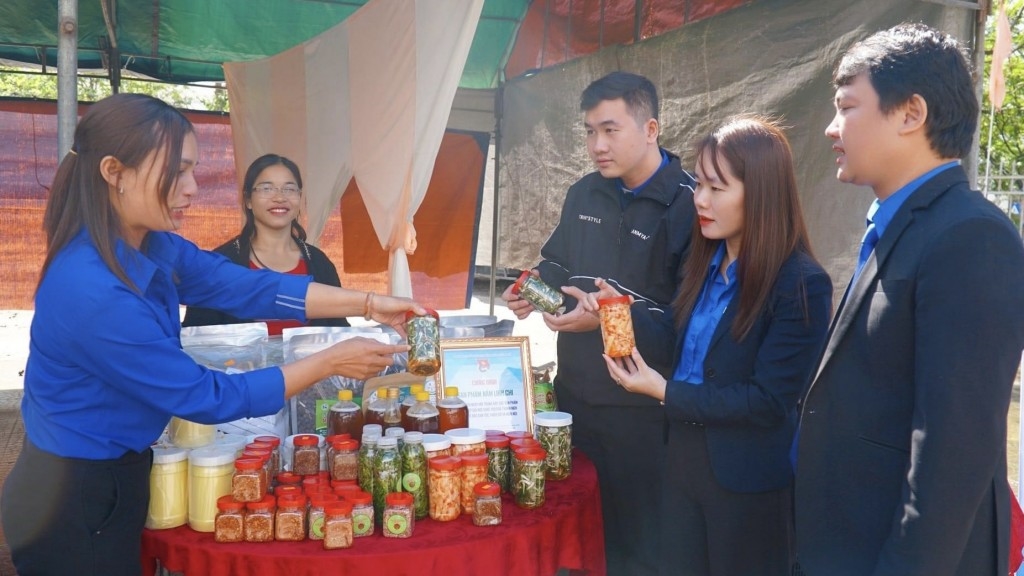 Trưng bày sản phẩm khởi nghiệp của thanh niên DTTS huyện vùng cao A Lưới tỉnh Thừa Thiên Huế