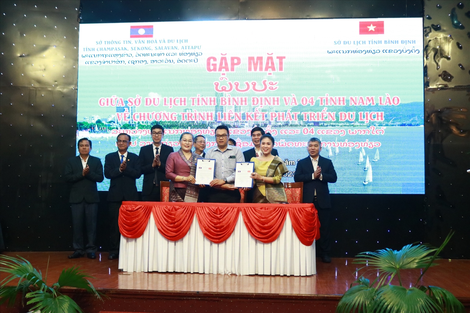Sở Du lịch Bình Định và các tỉnh Nam Lào ký kết biên bản hợp tác