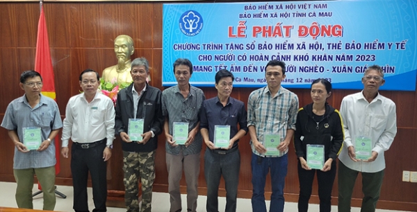 Gần 3.000 thẻ BHYT đã được trao đến người có hoàn cảnh khó khăn trên địa bàn tỉnh Cà Mau trong dịp đón xuân Giáp Thìn 2024