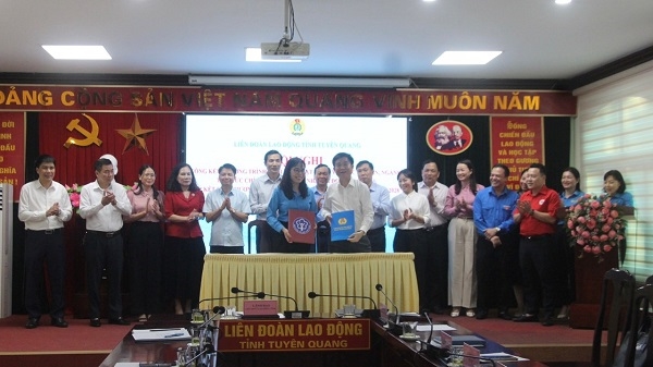 Liên đoàn lao động tỉnh Tuyên Quang ký Chương trình phối hợp với BHXH tỉnh