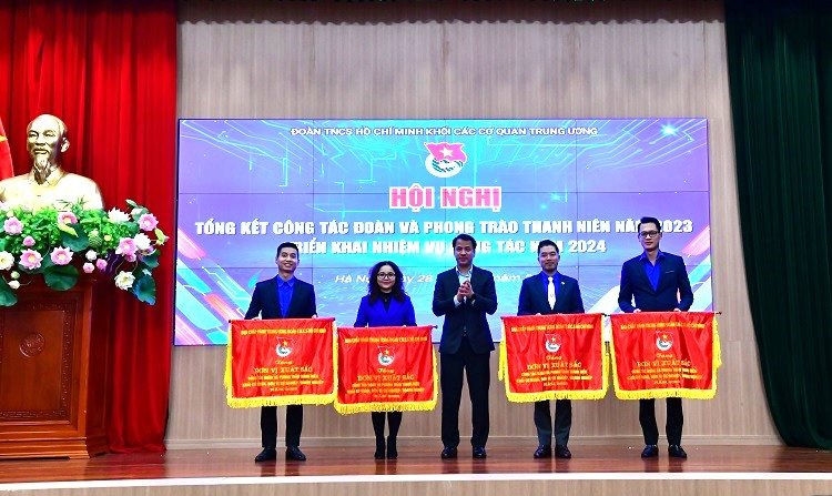 4 đơn vị được nhận Cờ thi đua đơn vị xuất sắc trong công tác đoàn và phong trào thanh niên Khối cơ quan, đơn vị sự nghiệp, doanh nghiệp năm 2023 của Trung ương Đoàn Thanh niên cộng sản Hồ Chí Minh