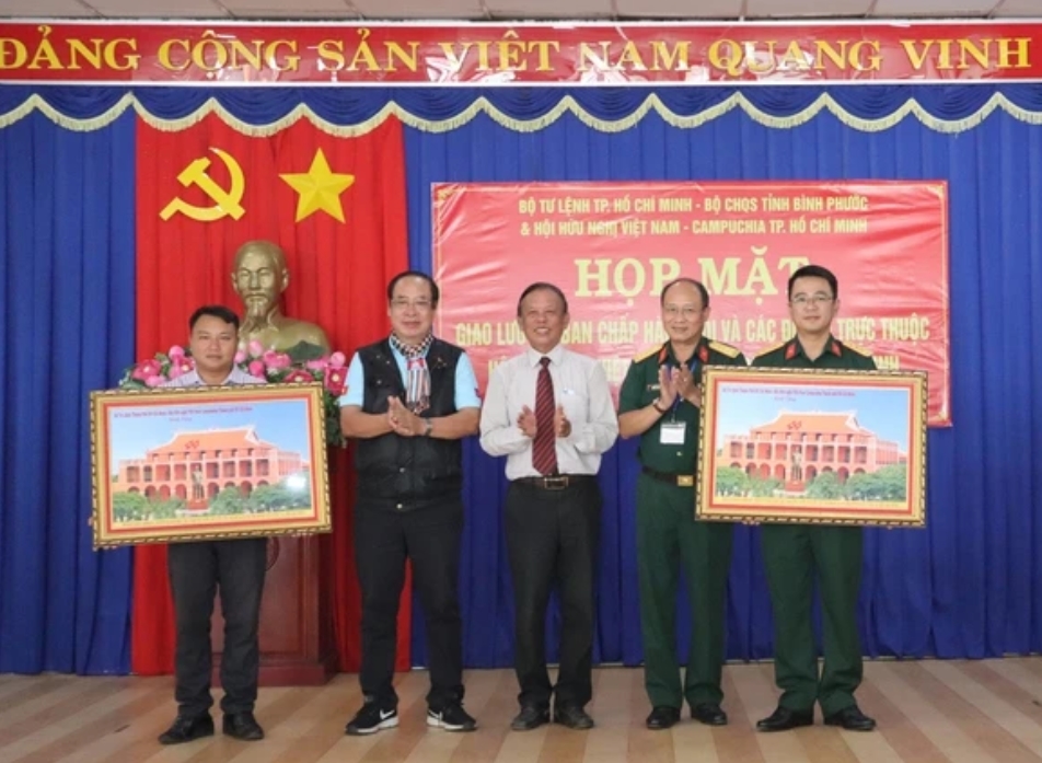 (BCĐ - tin - Thông tin đối ngoại) Đẩy mạnh hoạt động từ thiện giúp người dân vùng biên giới Việt Nam - Campuchia 1