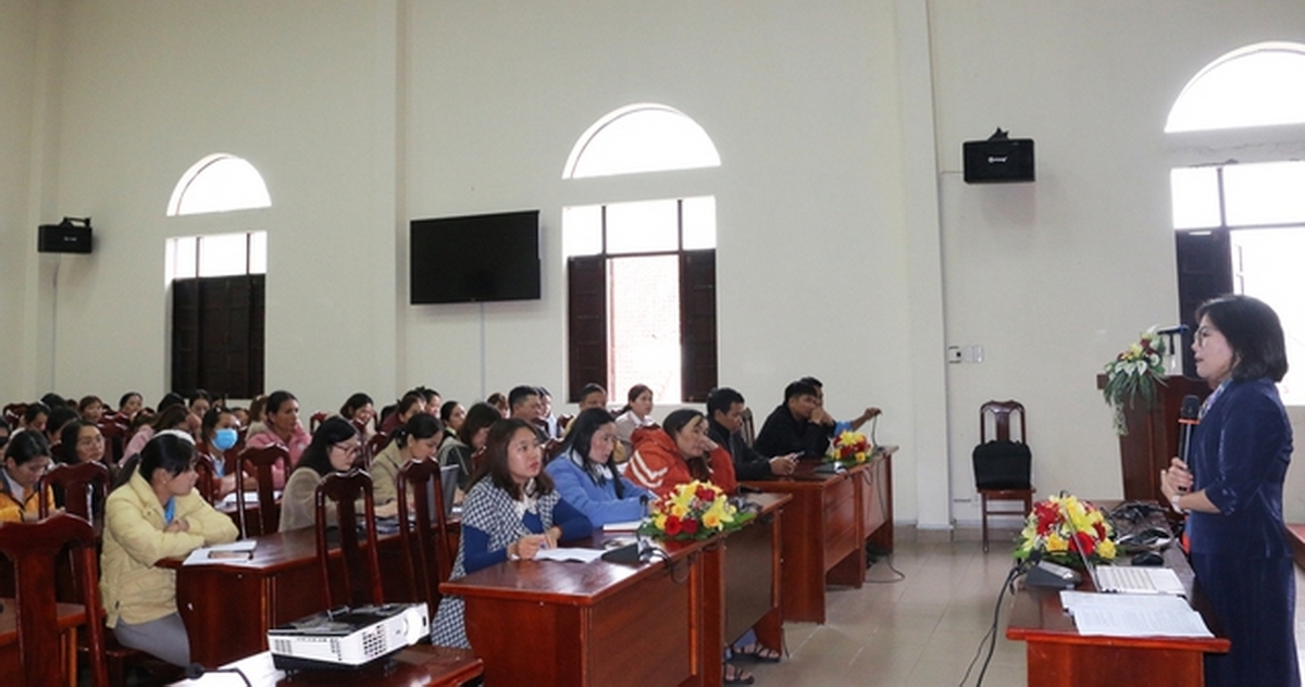Hội LHPN tỉnh Lâm Đồng trao đổi chuyên đề thực hiện Dự án 8 - Chương trình MTQG 1719.