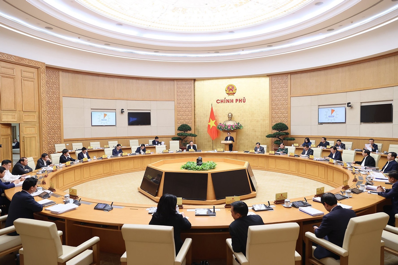 Thủ tướng Chính phủ Phạm Minh Chính chủ trì Phiên họp chuyên đề về xây dựng pháp luật tháng 12/2023. Ảnh: Nhật Bắc