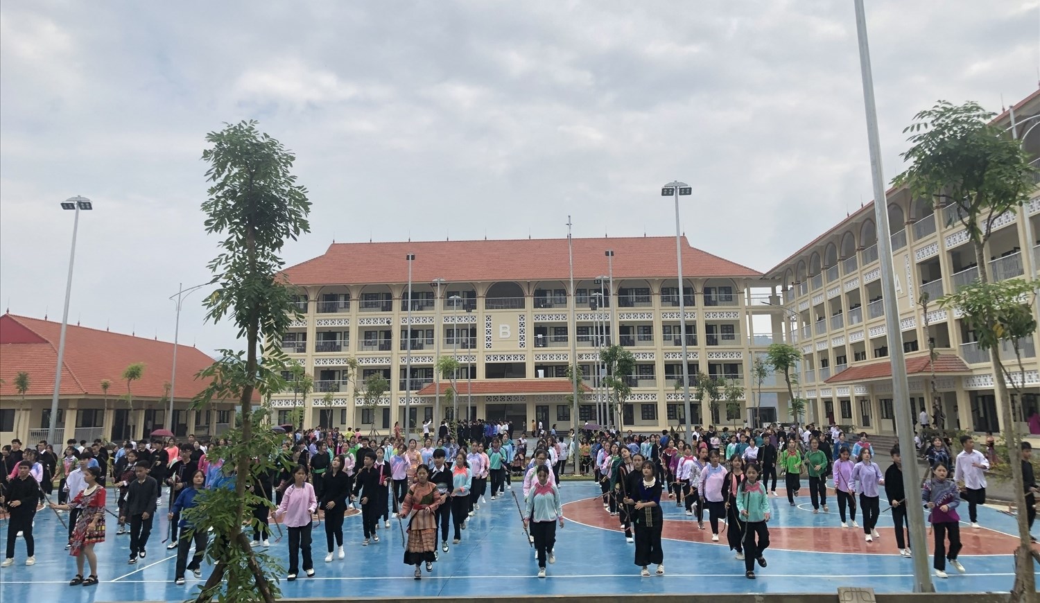 Cơ sở vật chất, trường lớp học ngày càng được đầu tư khang trang. (Trong ảnh: Trường THPT DTNT tỉnh Lào Cai. Ảnh: Trọng Bảo