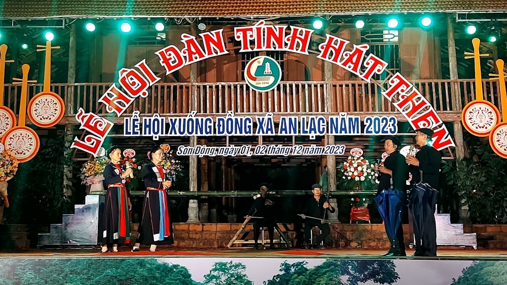 Lễ hội Đàn tính, Then tại xã An Lạc, huyện Sơn Động, Bắc Giang thu hút được đông đảo Nhân dân và du khách tham gia