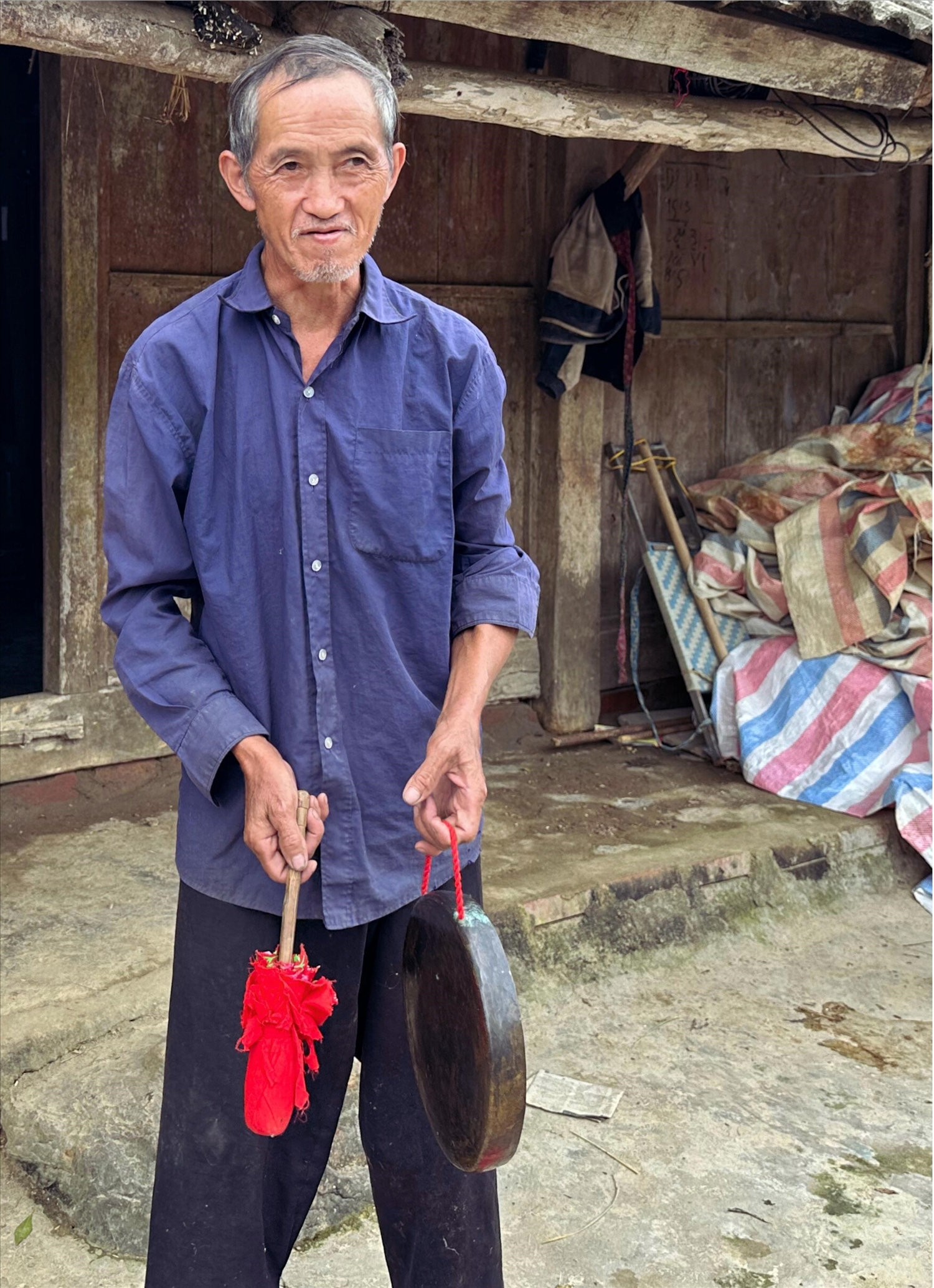 Già làng A Vang, dân tộc Mông, bản Mỹ Á, xã Thu Cúc, huyện Tân Sơn tâm huyết bảo tồn văn hóa truyền thống
