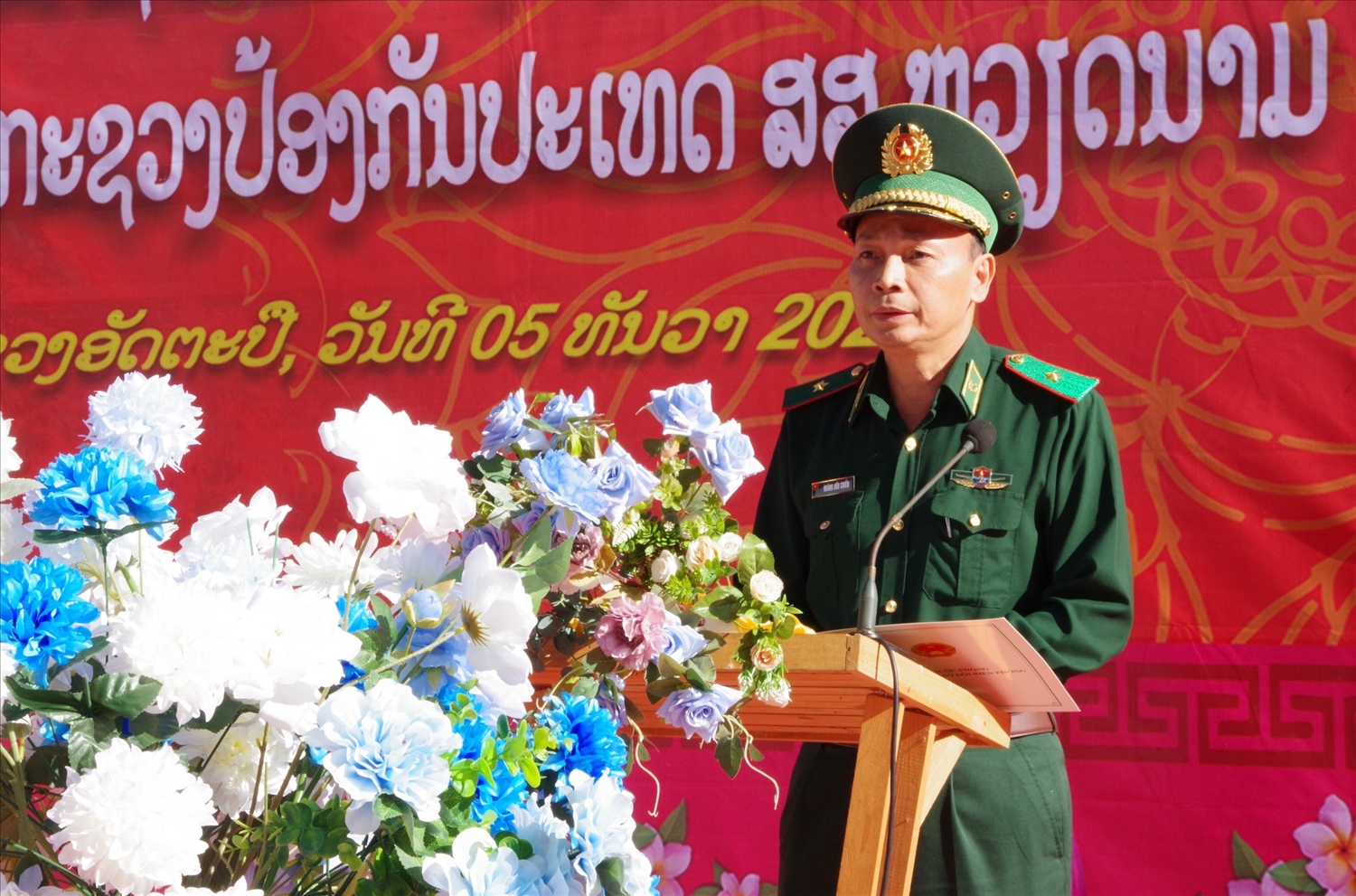 Thiếu tướng Hoàng Hữu Chiến, Phó Tư lệnh, Tham mưu trưởng Bộ Tư lệnh Bộ đội Biên phòng Việt Nam phát biểu tại lễ bàn giao 