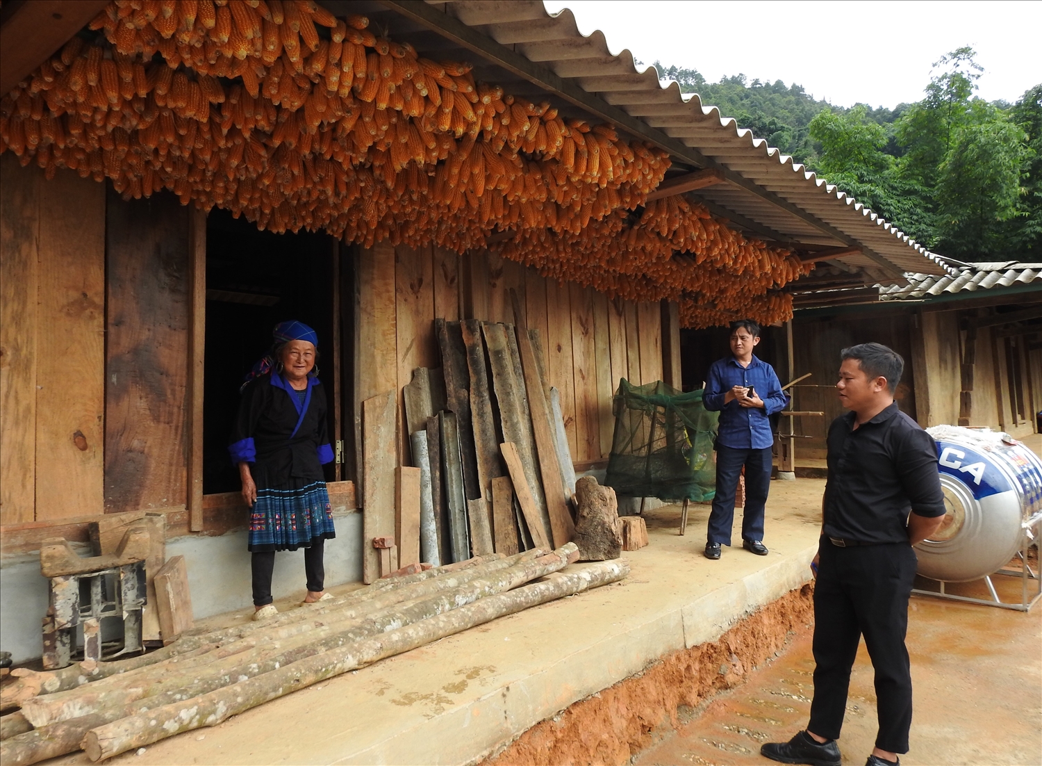 Đến nay tỉnh Yên Bái đã hỗ trợ 615 nhà ở cho hộ nghèo, giúp các hộ nghèo yên tâm phát triển sản xuất. 