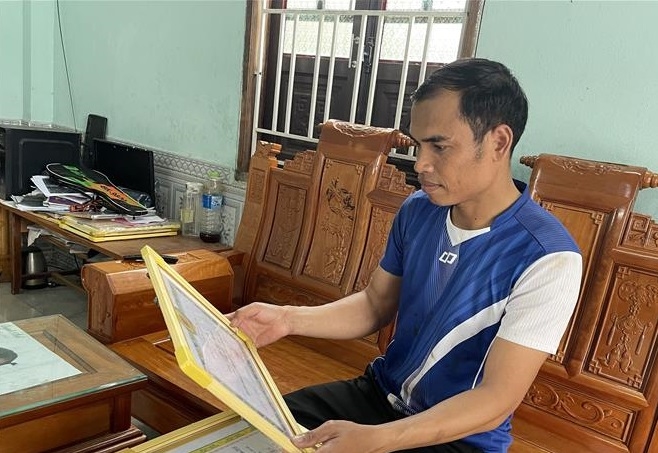 Khi gần 40 tuổi, cựu SV cử tuyển Hồ Văn Phiên đã được tuyển dụng làm cán bộ bán chuyên trách tại Đảng ủy xã Thuận, huyện Hướng Hóa, tỉnh Quảng Trị.