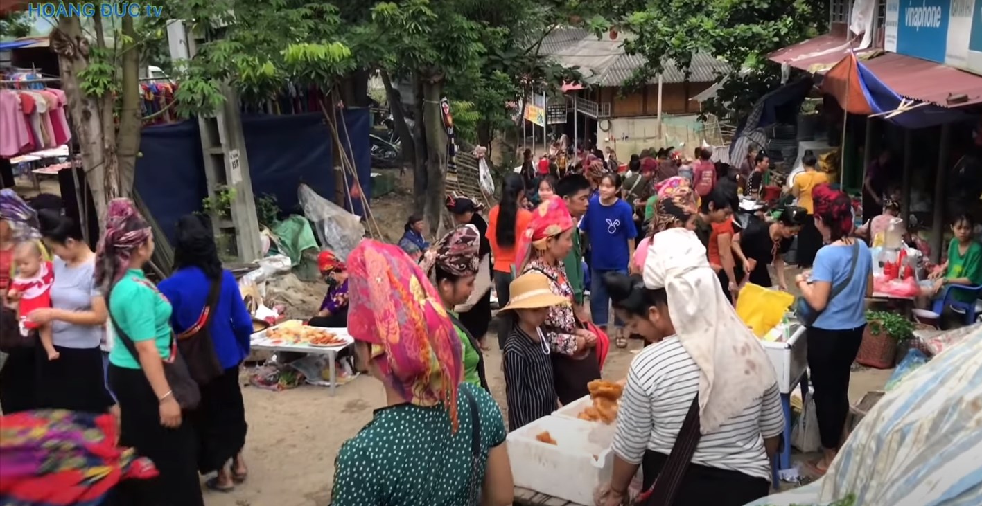 Chợ phiên Mường Sại, huyện Quỳnh Nhai