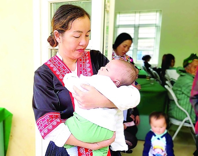 Đội ngũ cô đỡ thôn bản vùng cao Thanh Hóa đã góp sức giúp các bà mẹ có những kiến thức trong cách chăm sóc bản thân khi mang thai, sau khi sinh, nuôi con bằng sữa mẹ