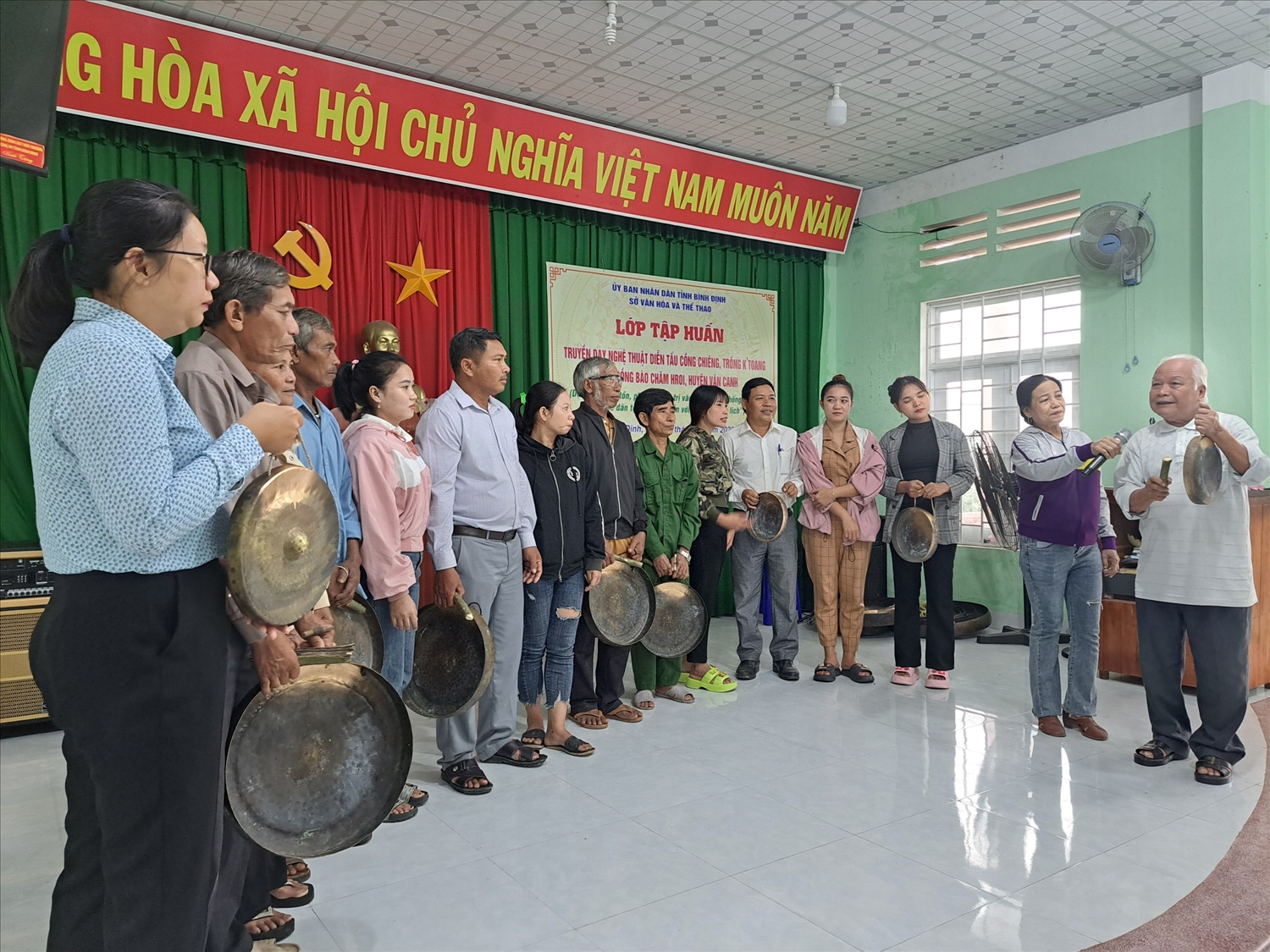 Các lớp truyền dạy nhằm bảo tồn, phát huy nét văn hoá của người đồng bào ở Bình Định