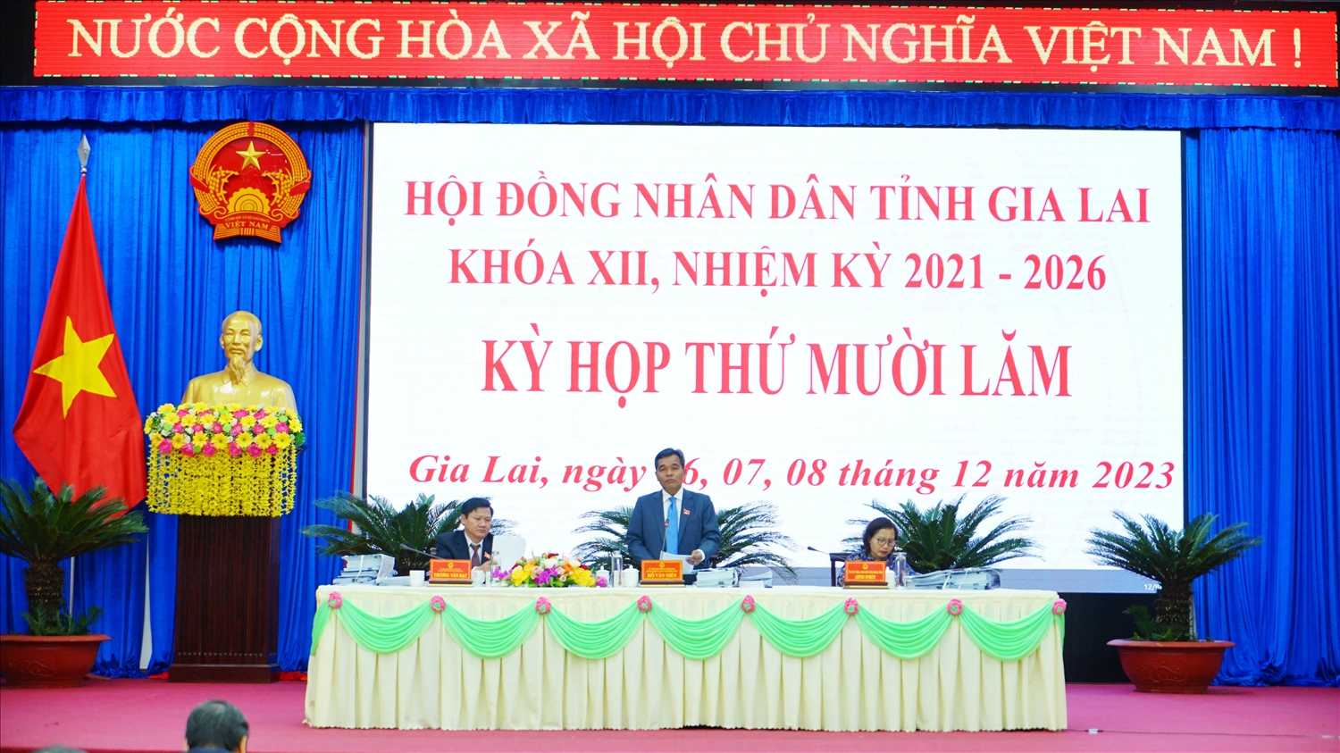 Bí thư Tỉnh ủy, Chủ tịch HĐND tỉnh Gia Lai Hồ Văn Niên phát biểu chỉ đạo tại kỳ họp