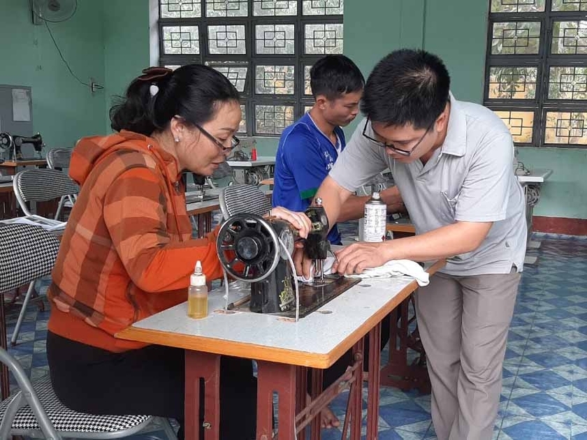 Một lớp đào tạo nghề may cho lao động DTTS tại Trung tâm Giáo dục Nghề nghiệp - Giáo dục Thường xuyên huyện Kbang