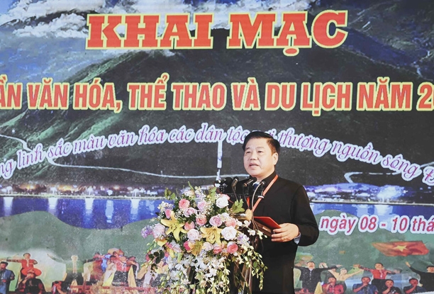 Chủ tịch UBND huyện Mường Tè Đao Văn Khánh phát biểu khai mạc
