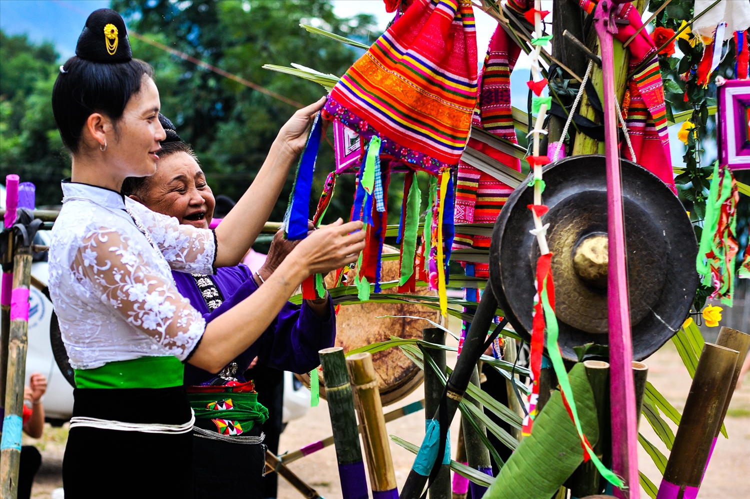 Với người Thái đen ở Lai Châu, khăn piêu là biểu tượng đặc trưng không thể thiếu trong các lễ hội.