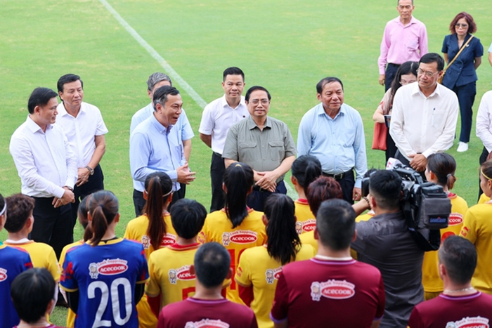 Thủ tướng cho biết, ông cũng rất ấn tượng với tinh thần thi đấu tự tin, quyết liệt và phong độ của các nữ cầu thủ Việt Nam trong trận đấu gần đây với đội tuyển Đức. (Ảnh: VGP/Nhật Bắc)