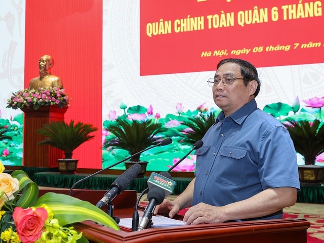 Thủ tướng đề nghị Đảng bộ Quân đội cần cụ thể hóa ý kiến chỉ đạo của Tổng Bí thư Nguyễn Phú Trọng tại Hội nghị Quân ủy Trung ương vào các văn bản chỉ đạo và tổ chức quán triệt, thực hiện nghiêm túc trong toàn quân - Ảnh: VGP/Nhật Bắc