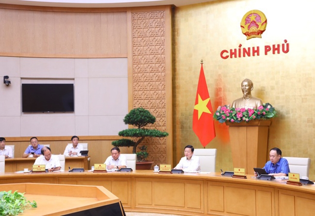 Phó Thủ tướng Trần Hồng Hà yêu cầu Bộ VHTT&DL là “nhạc trưởng” trong xây dựng chương trình chấn hưng, phát triển văn hóa, huy động sự tham gia của các cấp, các ngành, chuyên gia, người hoạt động trong lĩnh vực văn hóa. (Ảnh: VGP)
