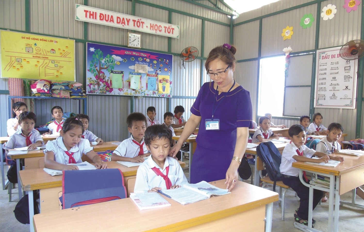 Chấp nhận xa nhà để đến những vùng khó khăn để dạy học nên nhu cầu nhà công vụ cho giáo viên miền núi, hải đảo ở Quảng Ngãi hết sức cấp thiết 