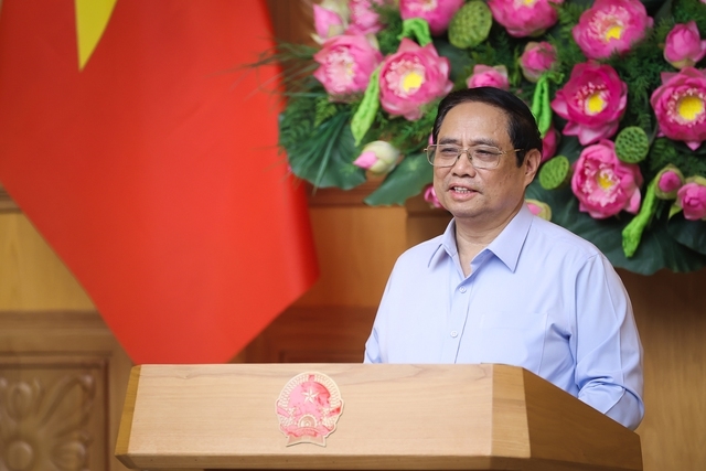Thủ tướng bày tỏ xúc động được gặp mặt đoàn đại biểu người có công tiêu biểu tỉnh Nam Định - Ảnh: VGP/Nhật Bắc